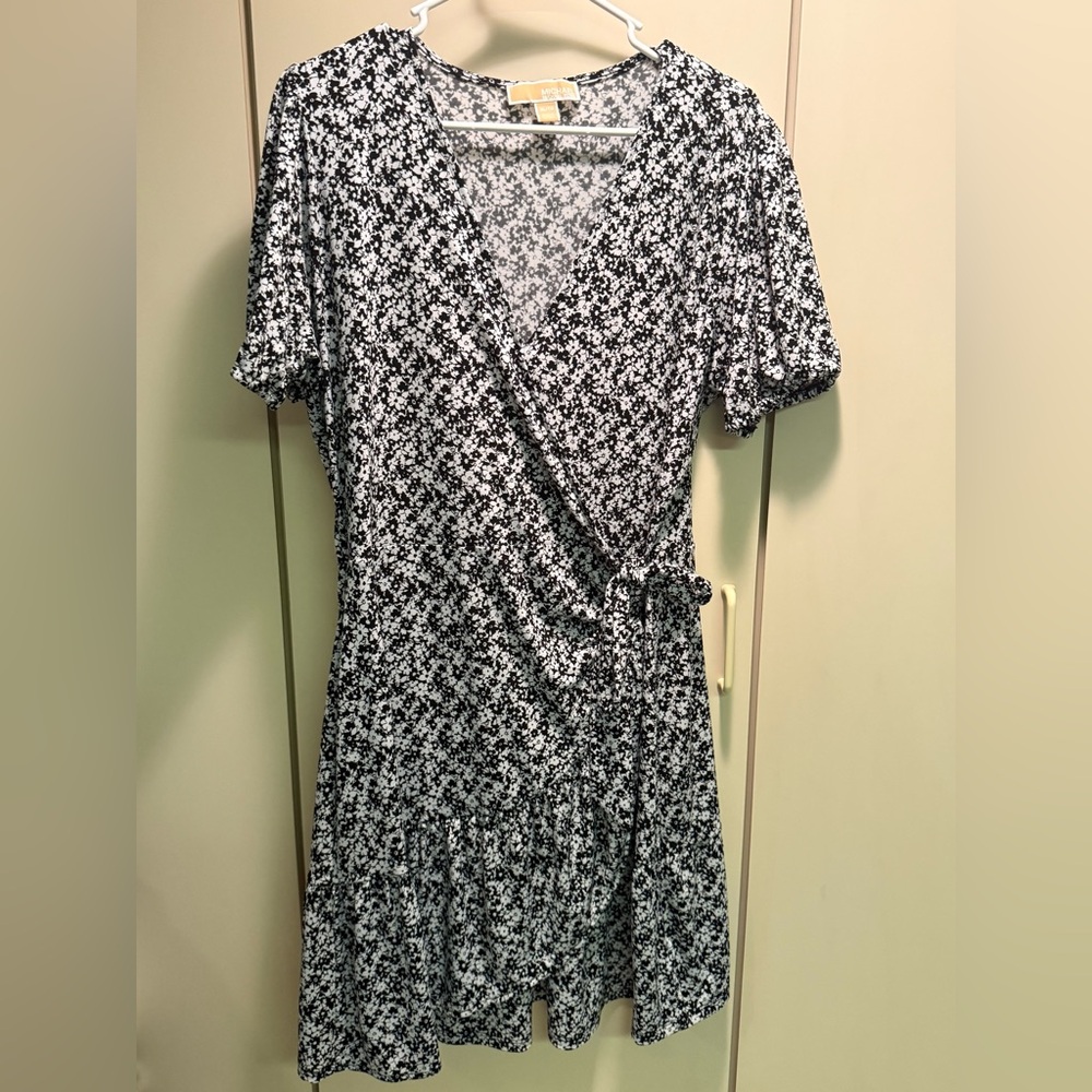 Michael Kors Monochrome Floral V-Neck Dress